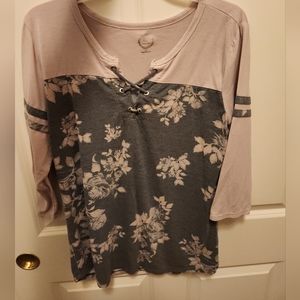 Maurices Large Shirt Floral. Grey and Pink